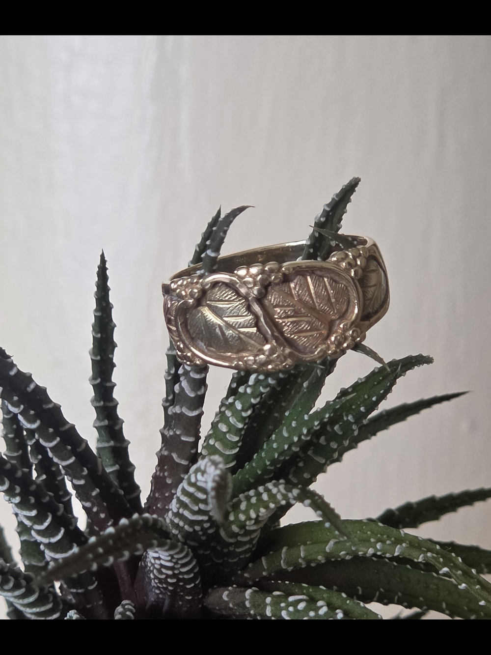 Gold Leaf Motif Vintage Band Ring